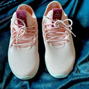 Adidas - Pharrell Williams women’s shoe